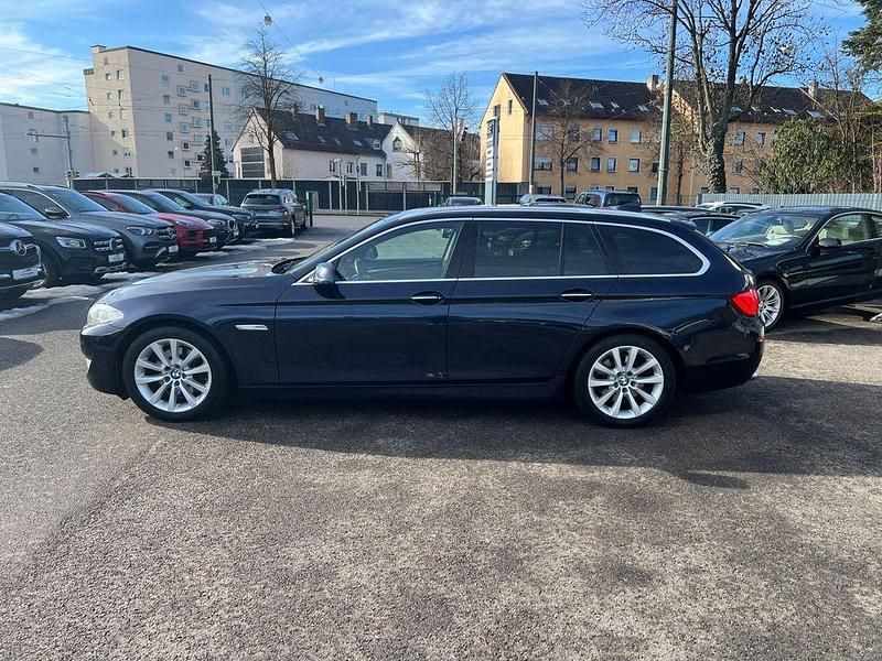 Gebraucht BMW 530 Sport Line 258 PS (189 kW) 2011 Blau Kombi