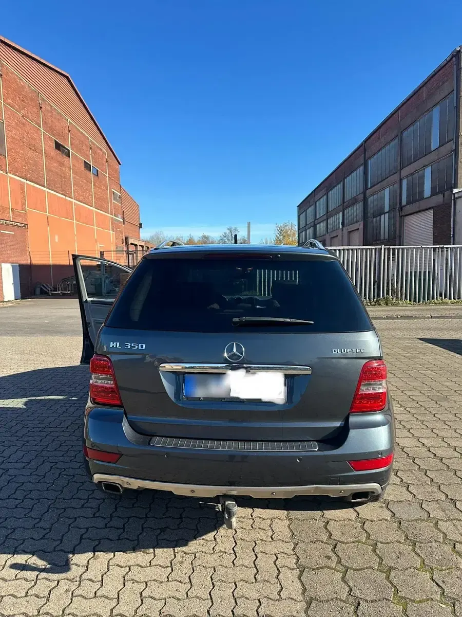 Gebraucht Mercedes ML350 235 PS (172 kW) 2011 Grau SUV