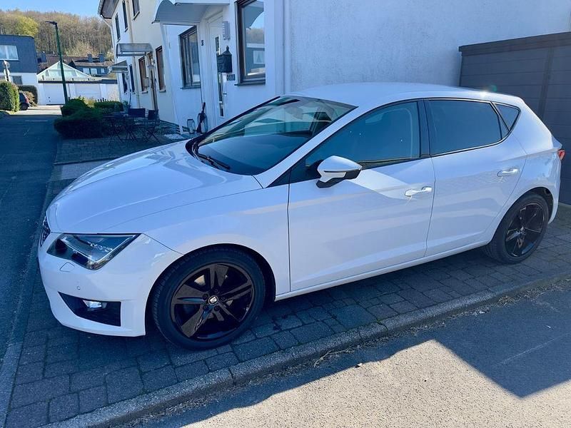 Gebraucht Seat Leon FR 125 PS (91 kW) 2015 Weiß Limousine