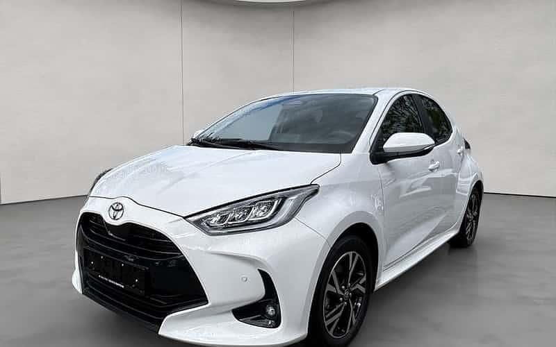 Weiß Neu 2025 Toyota Yaris Hybrid Comfort Kleinwagen | 23.990 € (Guter Preis) - Bild 1/4
