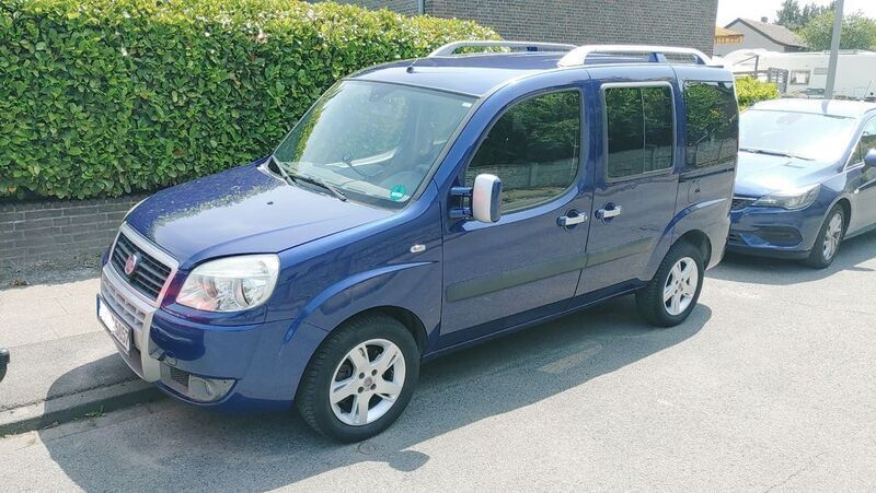 Blau Gebraucht 2009 Fiat Doblò Van / Kleinbus | 3.150 € (Superpreis) - Bild 1/4