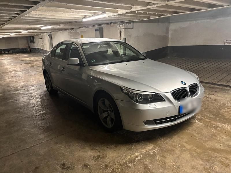 Silber Gebraucht 2008 BMW 530 Limousine | 5.800 € (Superpreis) - Bild 1/4