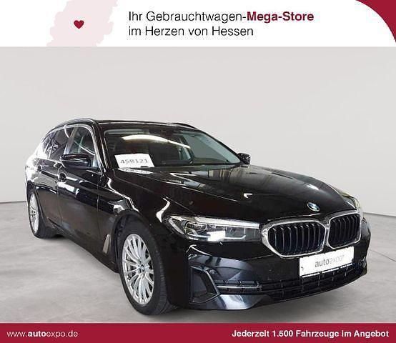 Schwarz Gebraucht 2021 BMW 530e Sport Line Kombi | 25.990 € (Superpreis) - Bild 1/4