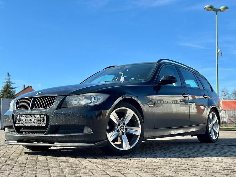 Gebraucht BMW 320 210 PS (154 kW) 2008 Schwarz Kombi