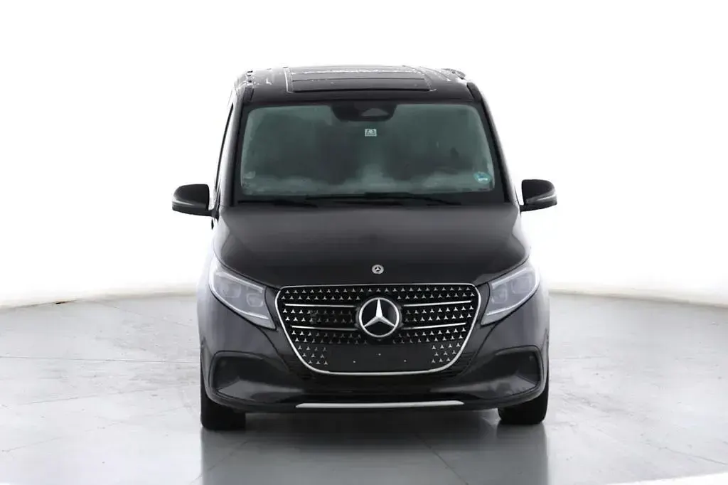 Gebraucht Mercedes V300 Avantgarde 237 PS (174 kW) 2025 Obsidianschwarz Van / Kleinbus