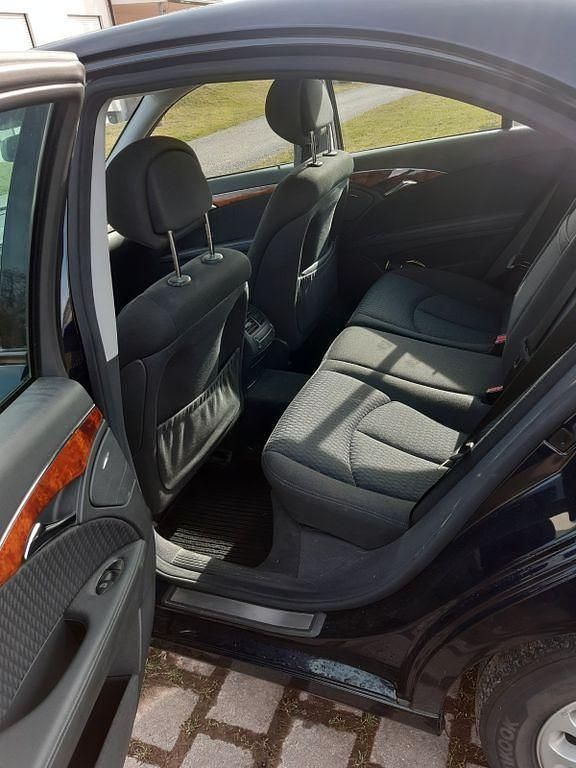 Gebraucht Mercedes E220 Avantgarde 150 PS (110 kW) 2005 Blau Limousine