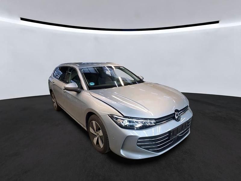 Gebraucht VW Passat R 150 PS (110 kW) 2024 Silber Kombi