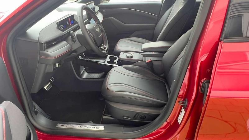 Gebraucht Ford Mustang Mach-E 197 kW (269 PS) 2022 Rot SUV
