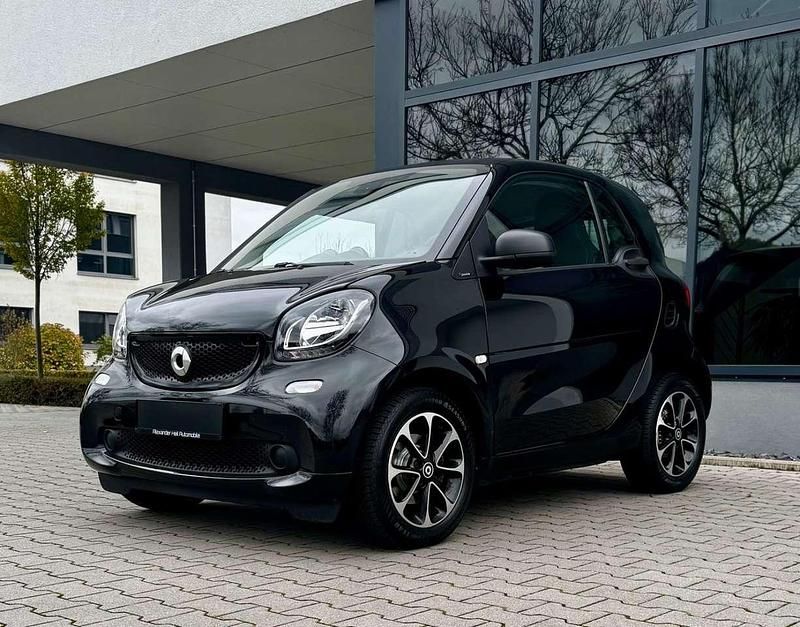 Schwarz Gebraucht 2017 Smart ForTwo Coupé Passion Kleinwagen | 13.500 € (Etwas zu teuer) - Bild 1/4