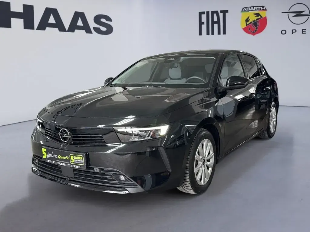 Usado Opel Astra 131 HP (96 kW) 2023 Preto Sedan