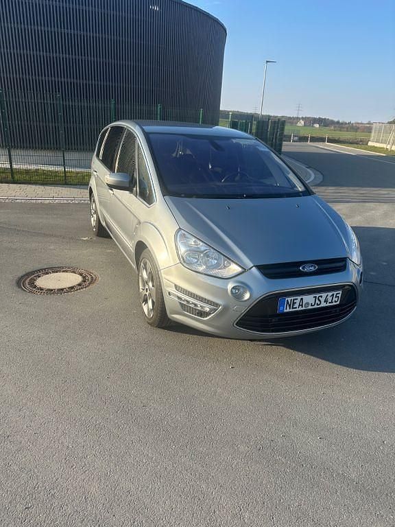 Gebraucht Ford S-MAX Titanium 140 PS (102 kW) 2012 Silber Van / Kleinbus