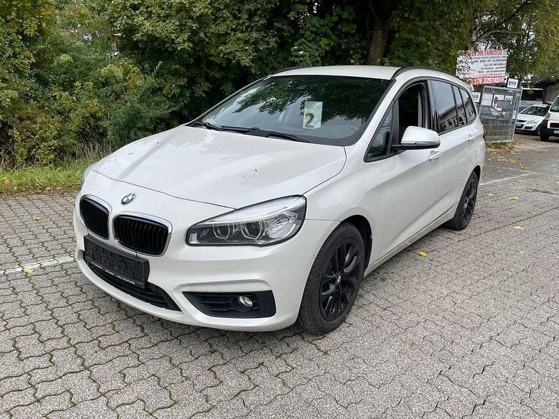 Weiß Gebraucht 2015 BMW 220 Gran Tourer Van / Kleinbus | 7.499 € (Guter Preis) - Bild 1/4