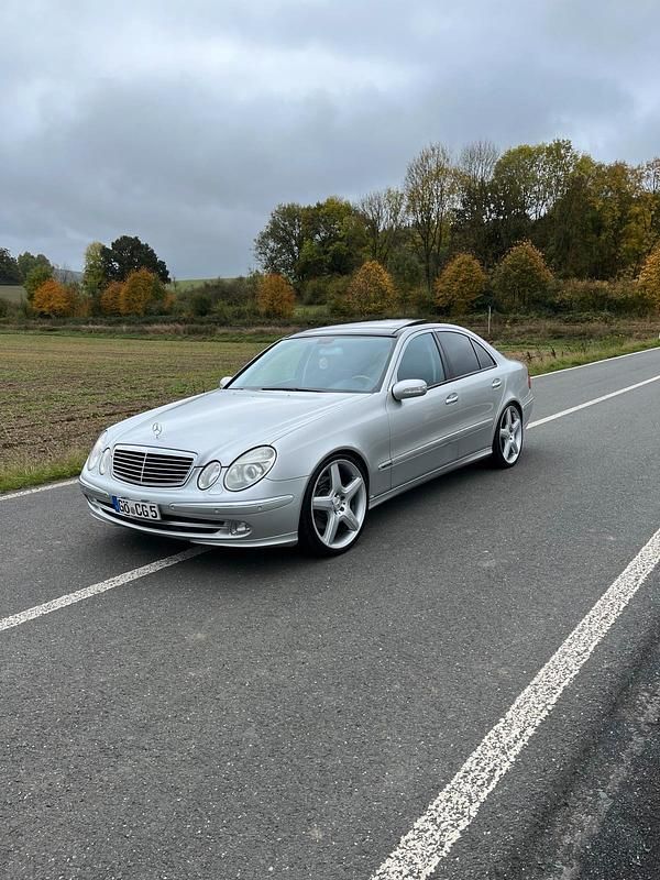 Silber Gebraucht 2003 Mercedes E500 Limousine | 7.700 € (Fairer Preis) - Bild 1/4
