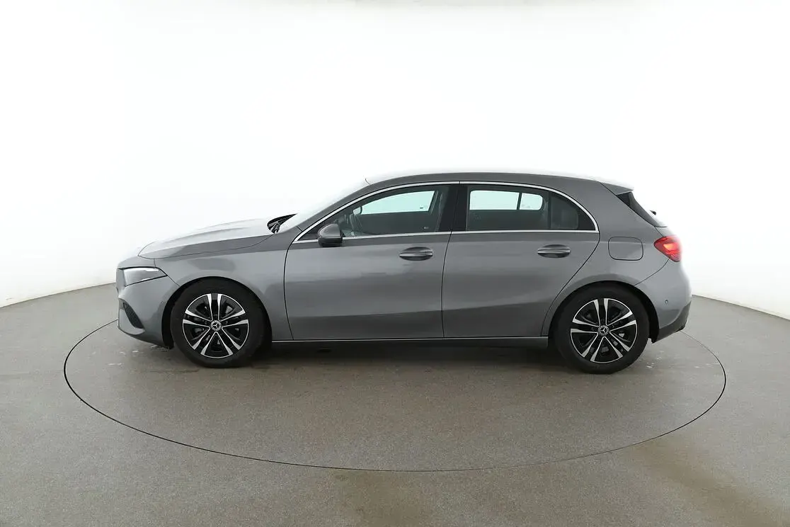 Gebraucht Mercedes A200 Progressive 163 PS (119 kW) 2023 Grau Limousine