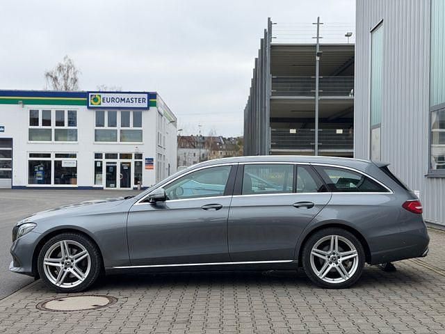 Grau Gebraucht 2018 Mercedes E220 Kombi | 19.890 € (Superpreis) - Bild 1/3