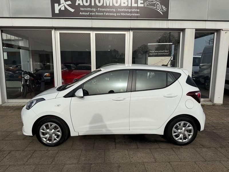 Gebraucht Hyundai i10 Trend 67 PS (49 kW) 2017 Weiß Kleinwagen