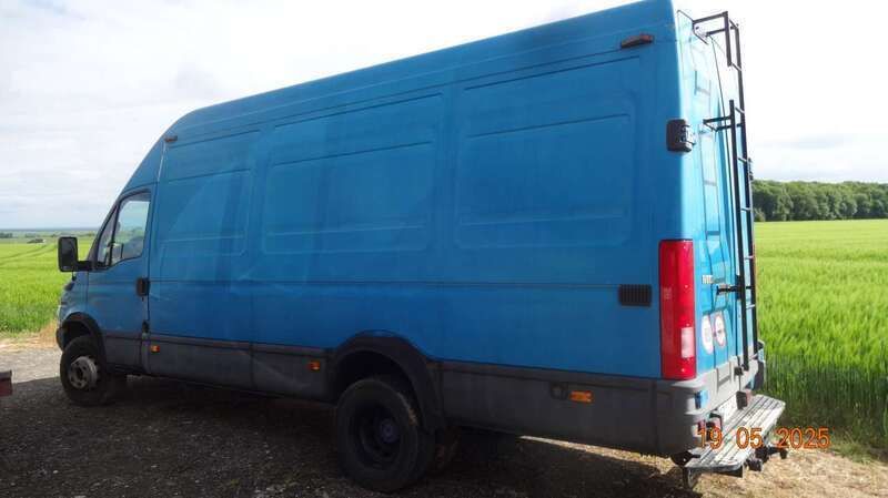 Blau Gebraucht 2006 Iveco Daily Van | 7.200 € - Bild 1/4