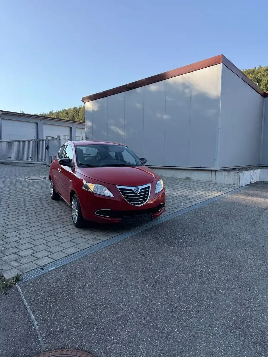 Gebraucht Lancia Ypsilon Gold 86 PS (63 kW) 2011 Rot Kleinwagen
