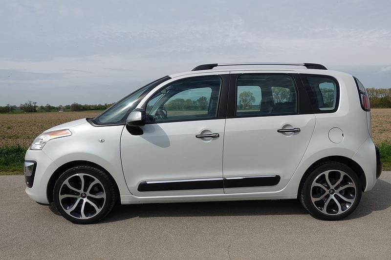 Second-hand Citroën C3 SELECTION 120 CP (88 kW) 2014 Alb Monovolum