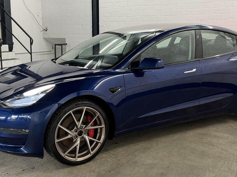 Gebraucht Tesla Model 3 258 kW (351 PS) 2019 Deep blue perl Limousine