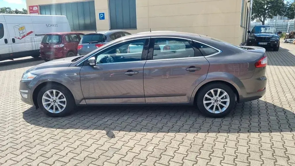Gebraucht Ford Mondeo Titanium 145 PS (106 kW) 2011 Braun Limousine