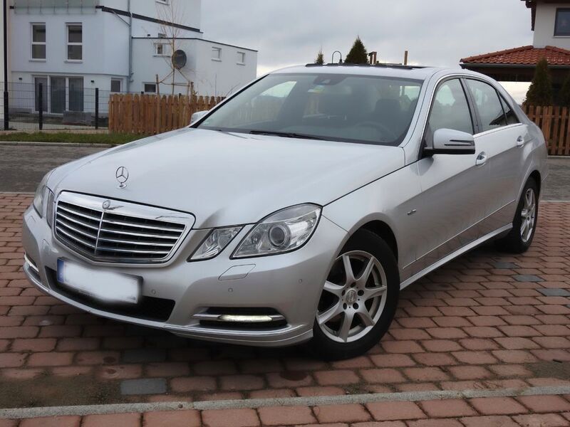 Silber Gebraucht 2011 Mercedes E220 Limousine | 8.300 € (Superpreis) - Bild 1/4