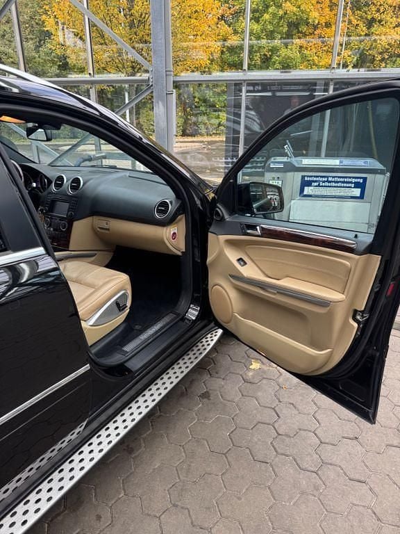 Schwarz Gebraucht 2011 Mercedes ML350 SUV | 12.000 € (Guter Preis) - Bild 1/4