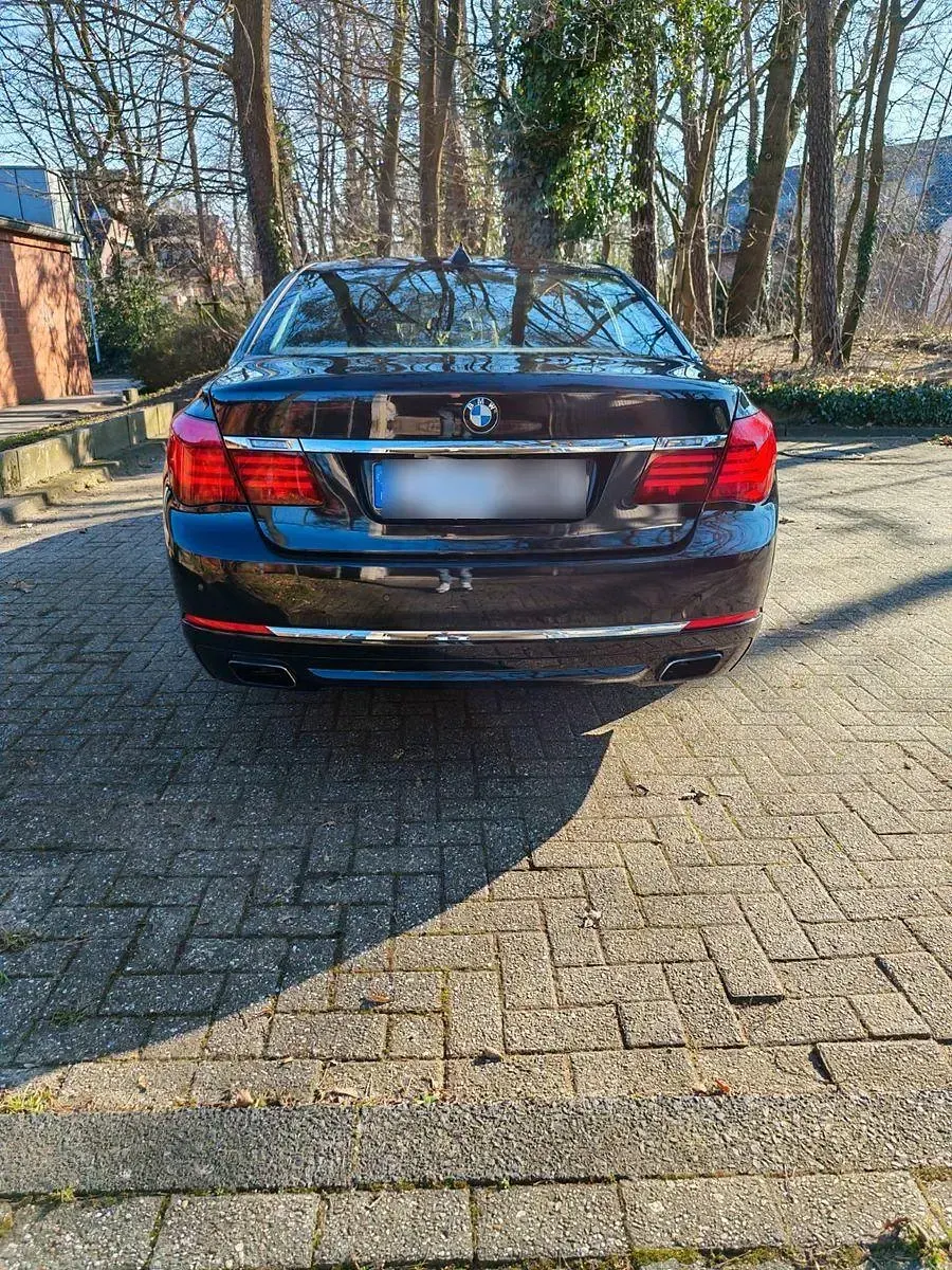 Second-hand BMW 750 Performance 449 CP (330 kW) 2012 Negru Berlinǎ