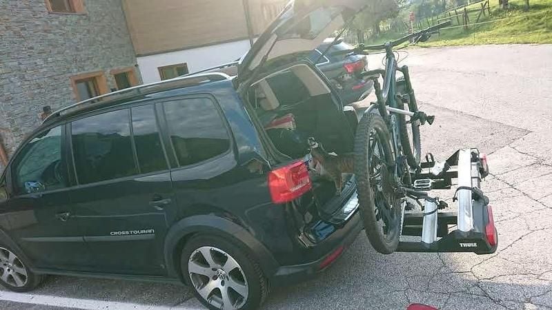 Schwarz Gebraucht 2011 VW Touran Cross Van / Kleinbus | 5.999 € (Fairer Preis) - Bild 1/1
