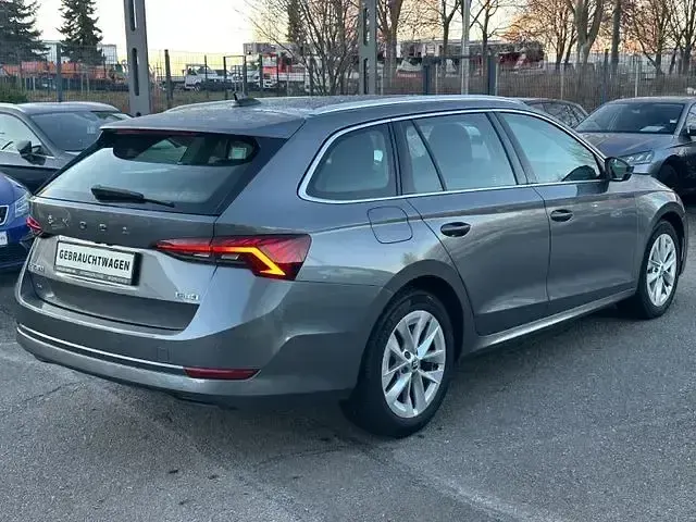 Gebraucht Skoda Octavia Style 150 PS (110 kW) 2023 Grau Kombi