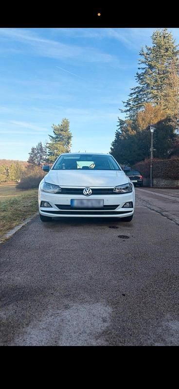 Gebraucht VW Polo Trendline 75 PS (55 kW) 2018 Weiß Kleinwagen