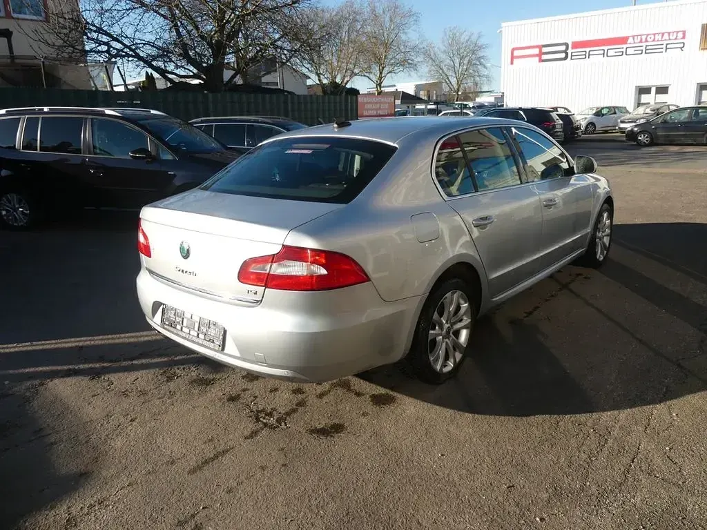 Gebraucht Skoda Superb Ambition 160 PS (117 kW) 2008 Silber Limousine