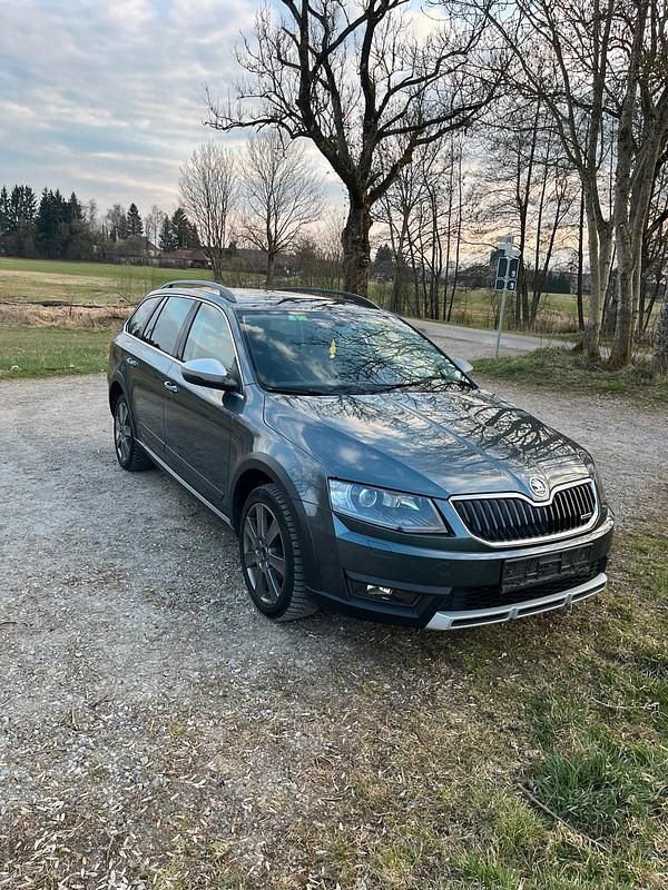 Gebraucht Skoda Octavia 184 PS (135 kW) 2015 Grau Kleinwagen