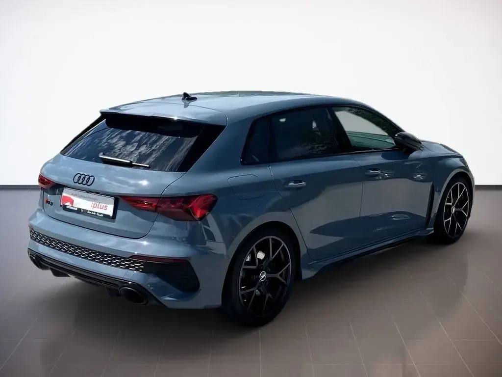 Gebraucht Audi RS3 Ambiente 400 PS (294 kW) 2023 Kemoragrau Limousine