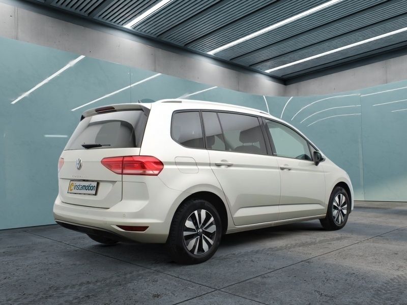 Gebraucht VW Touran S 150 PS (110 kW) 2024 Silber Van / Kleinbus