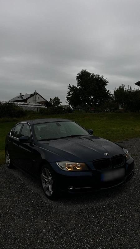 Gebraucht BMW 325 218 PS (160 kW) 2010 Blau Limousine