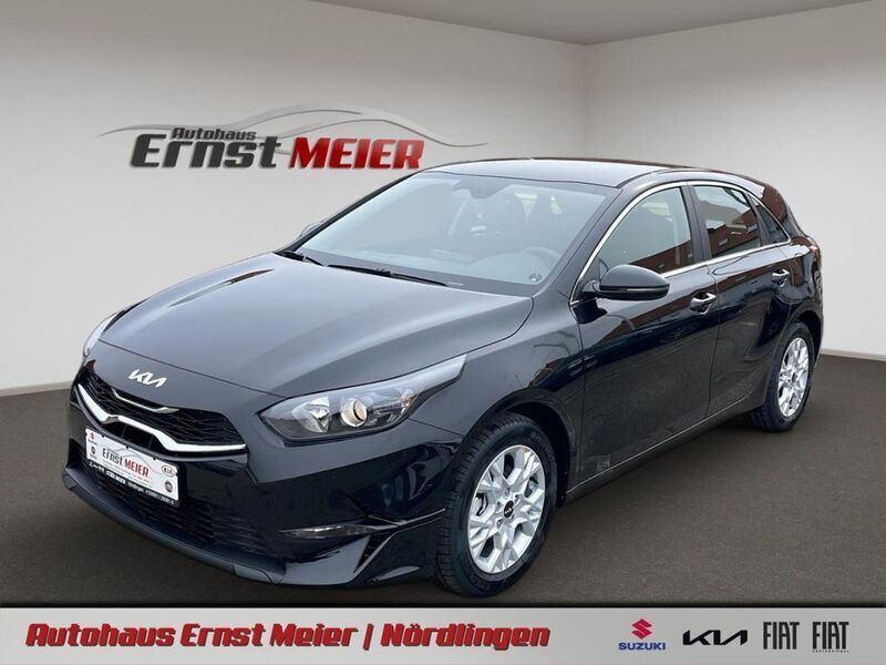Black pearl metallic Neu 2025 Kia Ceed Limousine | 23.300 € (Fairer Preis) - Bild 1/4
