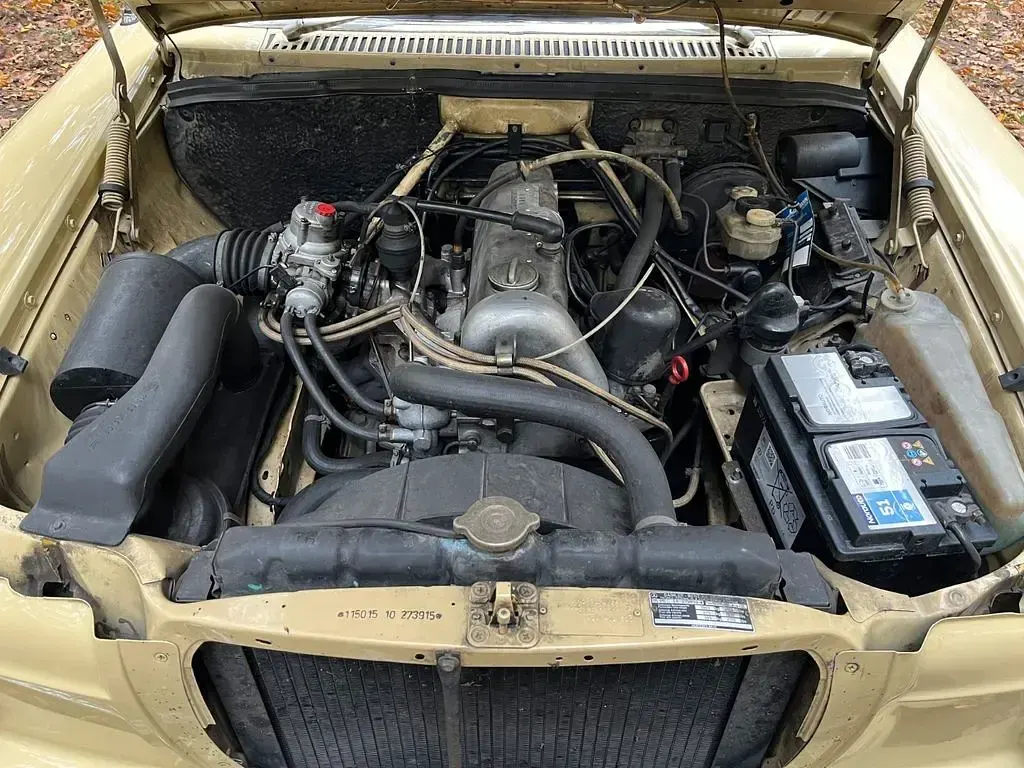 Gebraucht Mercedes 200/8 95 PS (69 kW) 1975 Gelb Limousine