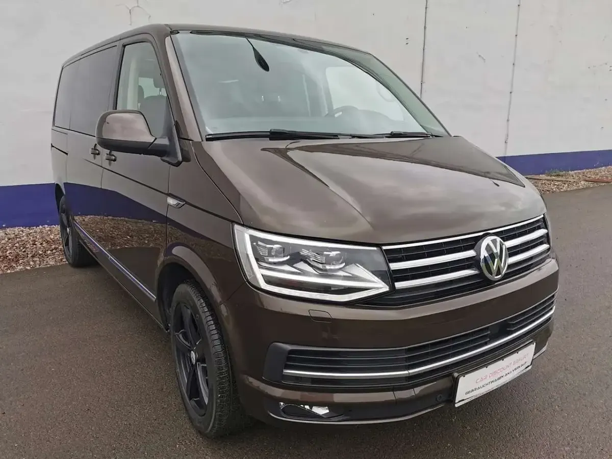 Gebraucht VW Multivan Generation Six 204 PS (150 kW) 2015 Chestnut brown metallic Van / Kleinbus