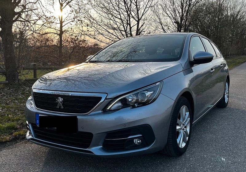Gebraucht Peugeot 308 Active 131 PS (96 kW) 2019 Grau Kombi