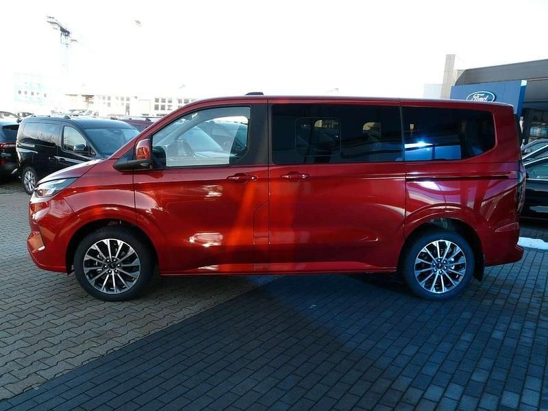 Neu Ford Tourneo Titanium X 170 PS (125 kW) 2026 Artisan red Van / Kleinbus