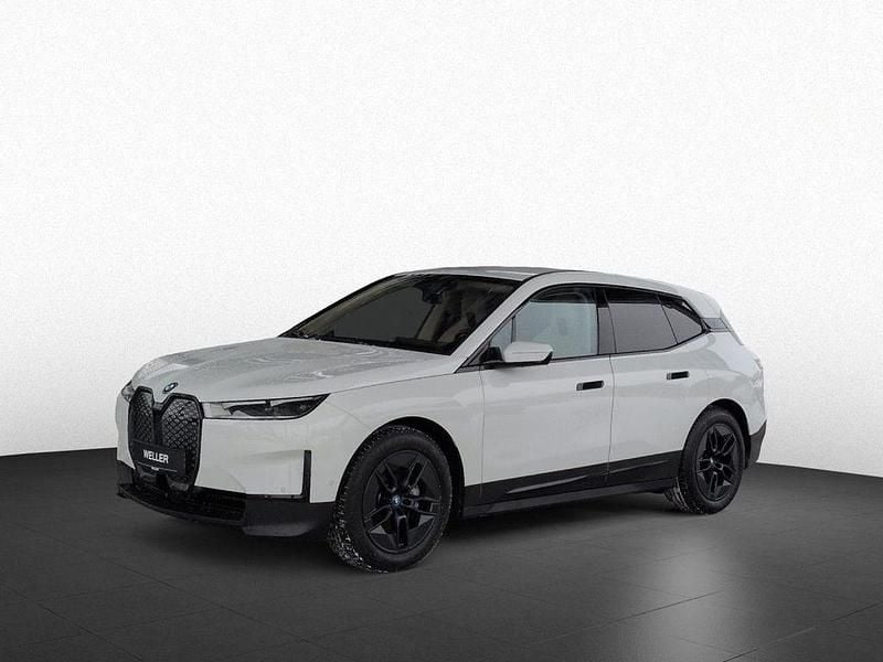 Gebraucht BMW iX Shadowline 239 kW (326 PS) 2022 Alpinweiss iii (weiß) SUV