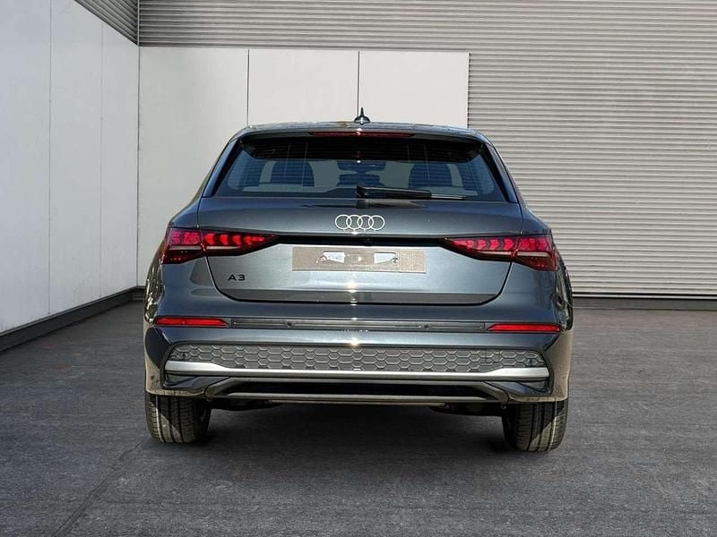 Nowe Audi A3 Basis 150 KM (110 kW) 2026 Szary Sedan/Limuzyna