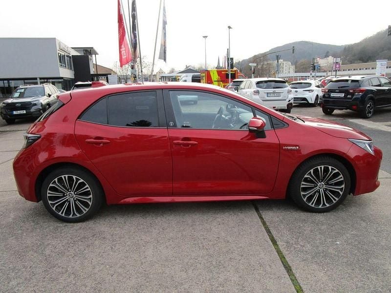 Gebraucht Toyota Corolla Team 122 PS (89 kW) 2021 Rot Limousine