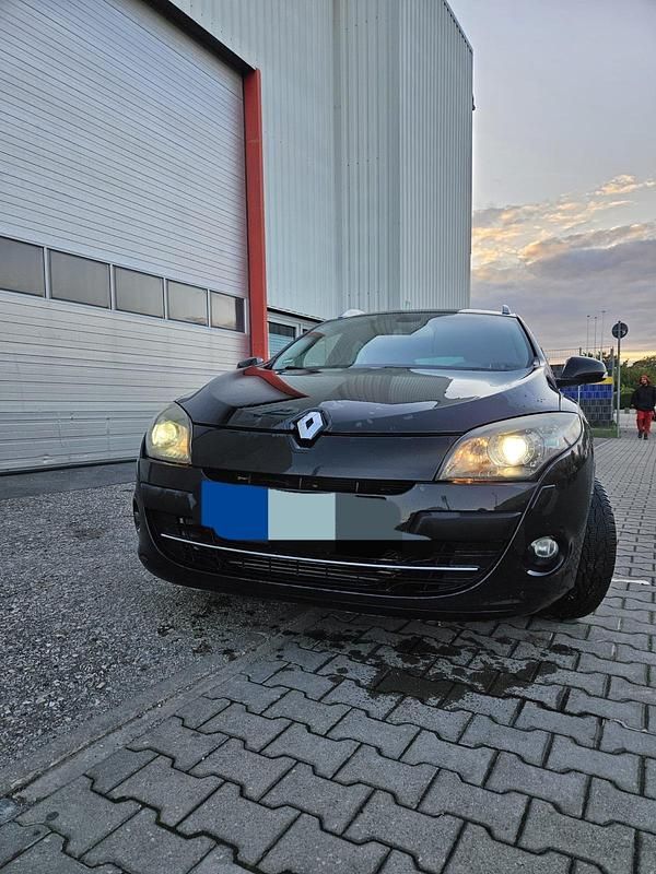 Schwarz Gebraucht 2010 Renault Mégane GrandTour Kombi | 3.600 € (Guter Preis) - Bild 1/4