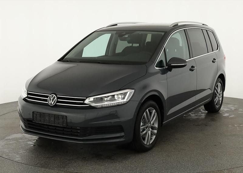 Delfin grau metallic Neu 2025 VW Touran Comfortline Van / Kleinbus | 41.495 € - Bild 1/4