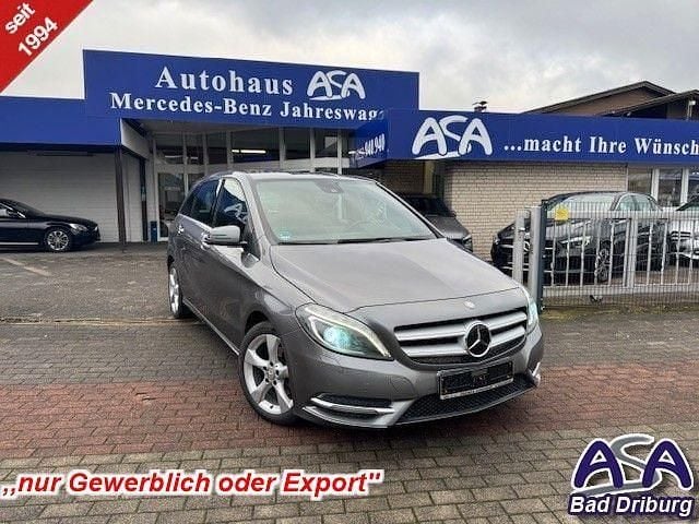 Grau Gebraucht 2014 Mercedes 200 Limousine | 9.490 € (Guter Preis) - Bild 1/3