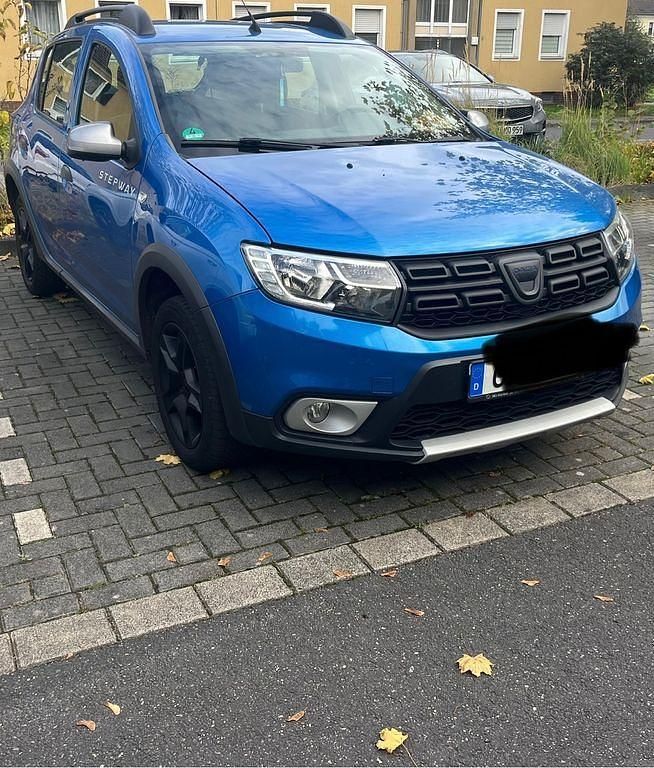 Blau Gebraucht 2020 Dacia Sandero Stepway Limousine | 8.899 € - Bild 1/4