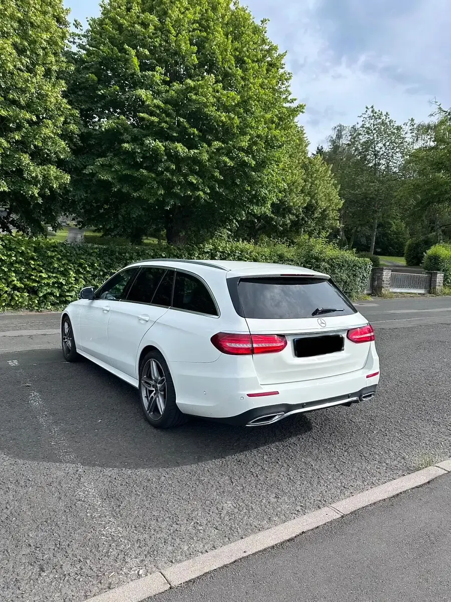 Gebraucht Mercedes E220 AMG 194 PS (142 kW) 2017 Weiß Kombi