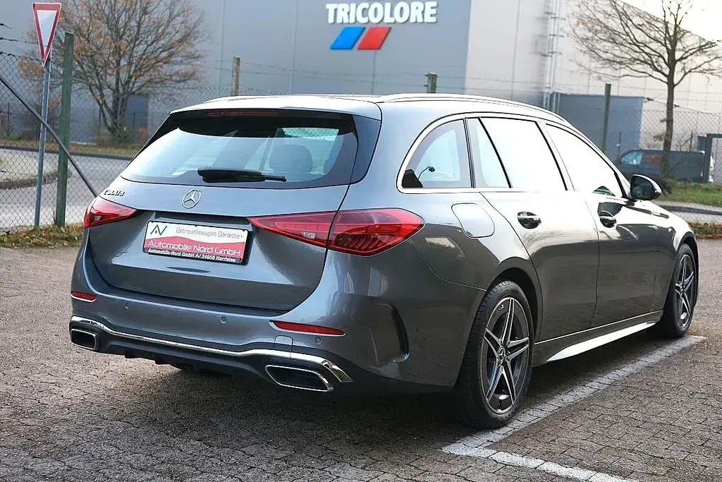 Gebraucht Mercedes 300 AMG 288 PS (211 kW) 2025 Grau Limousine